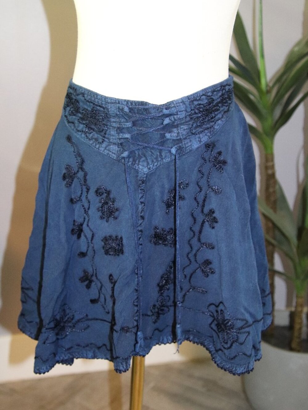 Embroidered skirt